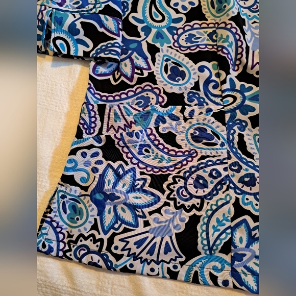 Butter Soft women's size Medium scrub top, Pants are Medium Petit both VGUC - Picture 3 of 11